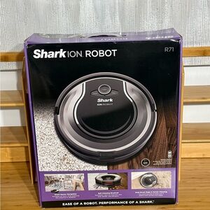 Shark ION Robot R71 Robotic Vacuum - Black & Silver